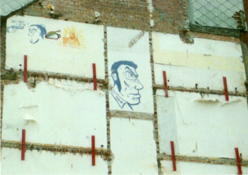 Graffitis antisémites sur le mur d'un immeuble à Knokke
